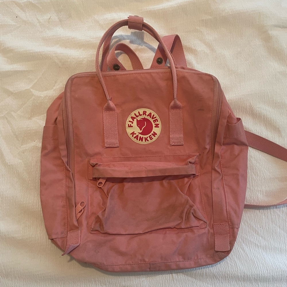 Fjallraven pink classic Kanken bag